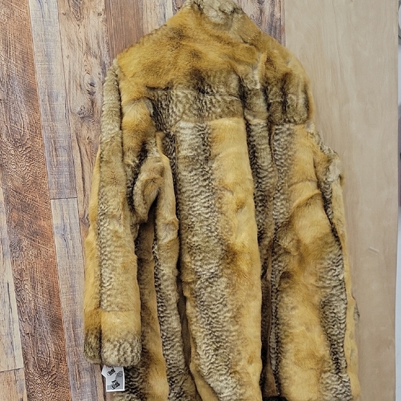 New Luxurious Red Fox Faux Fur Coat in Brown 2X - Picture 8 of 8